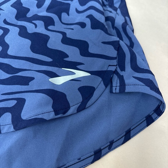 Medium Brooks Sample Women's Blue Patterned Shorts new - Picture 2 of 16